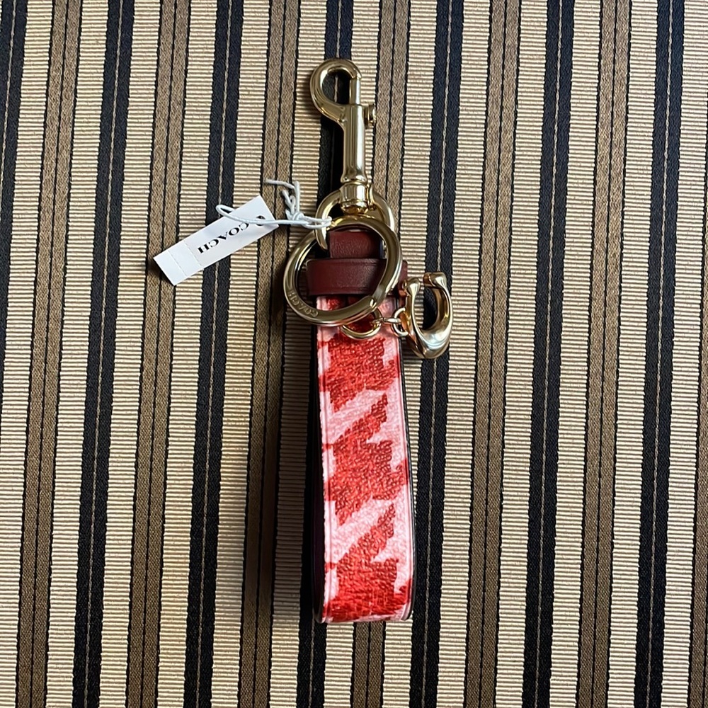 COACH Loop bag charm red pink houndstooth print keychain w/brass CK069